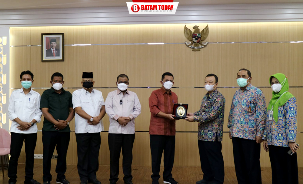 Gubernur Kepri, H. Ansar Ahmad saat menemui Direktur Pembangunan Jembatan di Direktorat Jenderal Bina Marga Yudha Handita